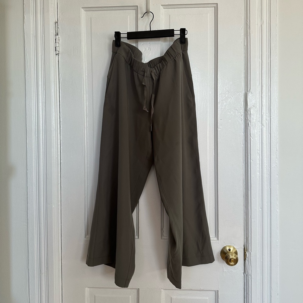 Lululemon On The Fly 7/8 Wide Leg Pants *Woven